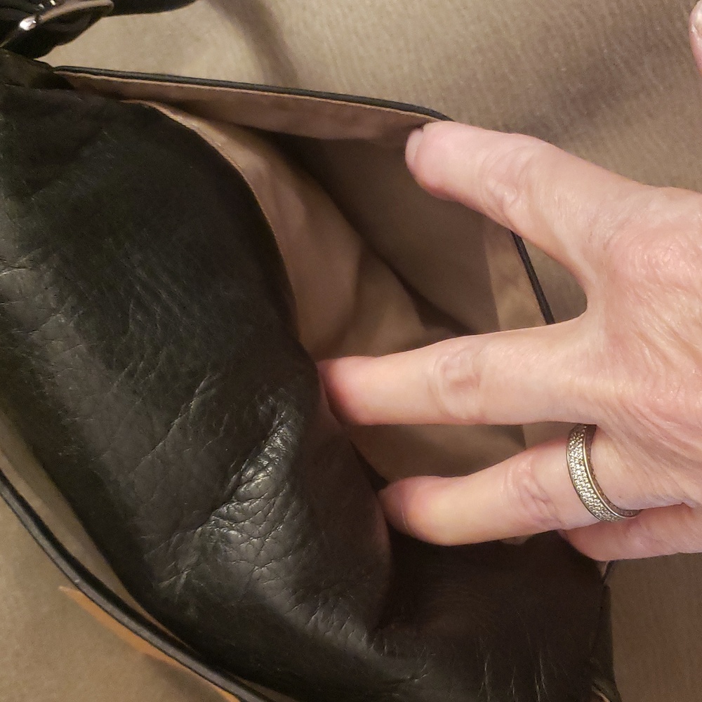 Margo Black Leather Crossbody Bag - Picture 4 of 8